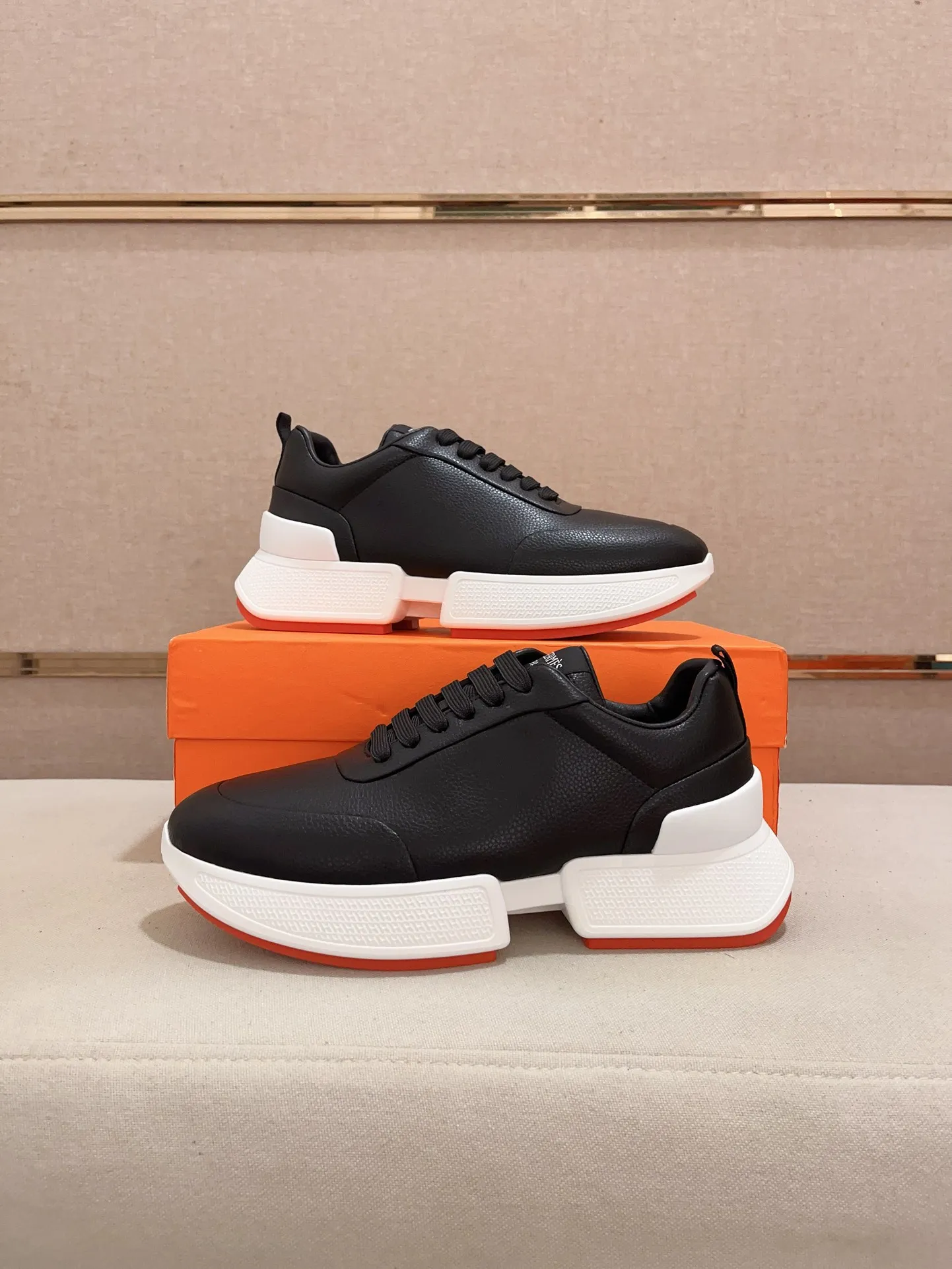 Men's clothing and shoes💰: 442💰《HERMES》【Classic original single version】Hermès; top 🔝purchase agent🔍🔍men's latest 🇺🇸 counter sales simultaneously, imported from Italy original ▲▲cowhide ▲▲ (high-end, nobility, class) ) Exquisite workmanship (Italian 🇮🇹 imported water-dyed 🐂 cowhide lining) sole: original sole provided by the original factory, ⚠️exclusive double-layer activity·TPR·rubber·combined molded outsole; super comfortable·wear-resistant·non-slip·environmental protection The real thing is more beautiful if you take the real thing (high quality, follow the order). You can enter and exit the counter at will * Number of yards: 38-44 (45 can be customized and cannot be returned or exchanged)